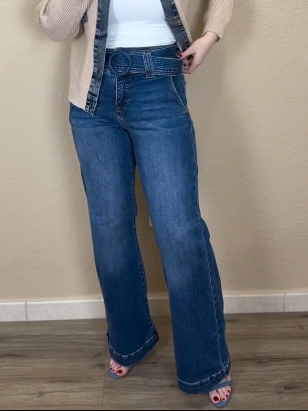 High-Rise Wide Leg Jeans with Statement Ring Belt in Dark Blue Size 9 - Picture 3 of 5